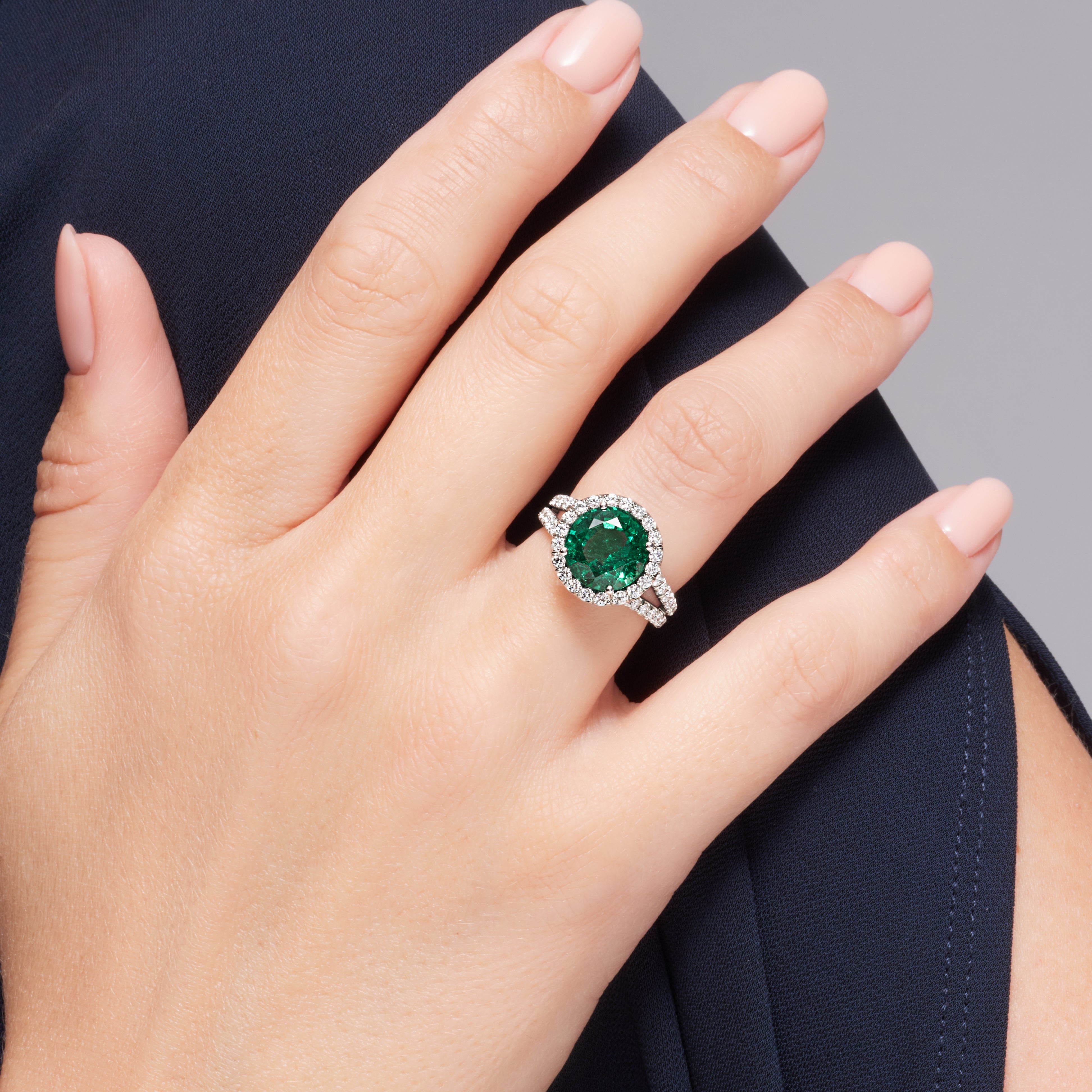 Round Green Emerald Diamond Halo Ring In Platinum