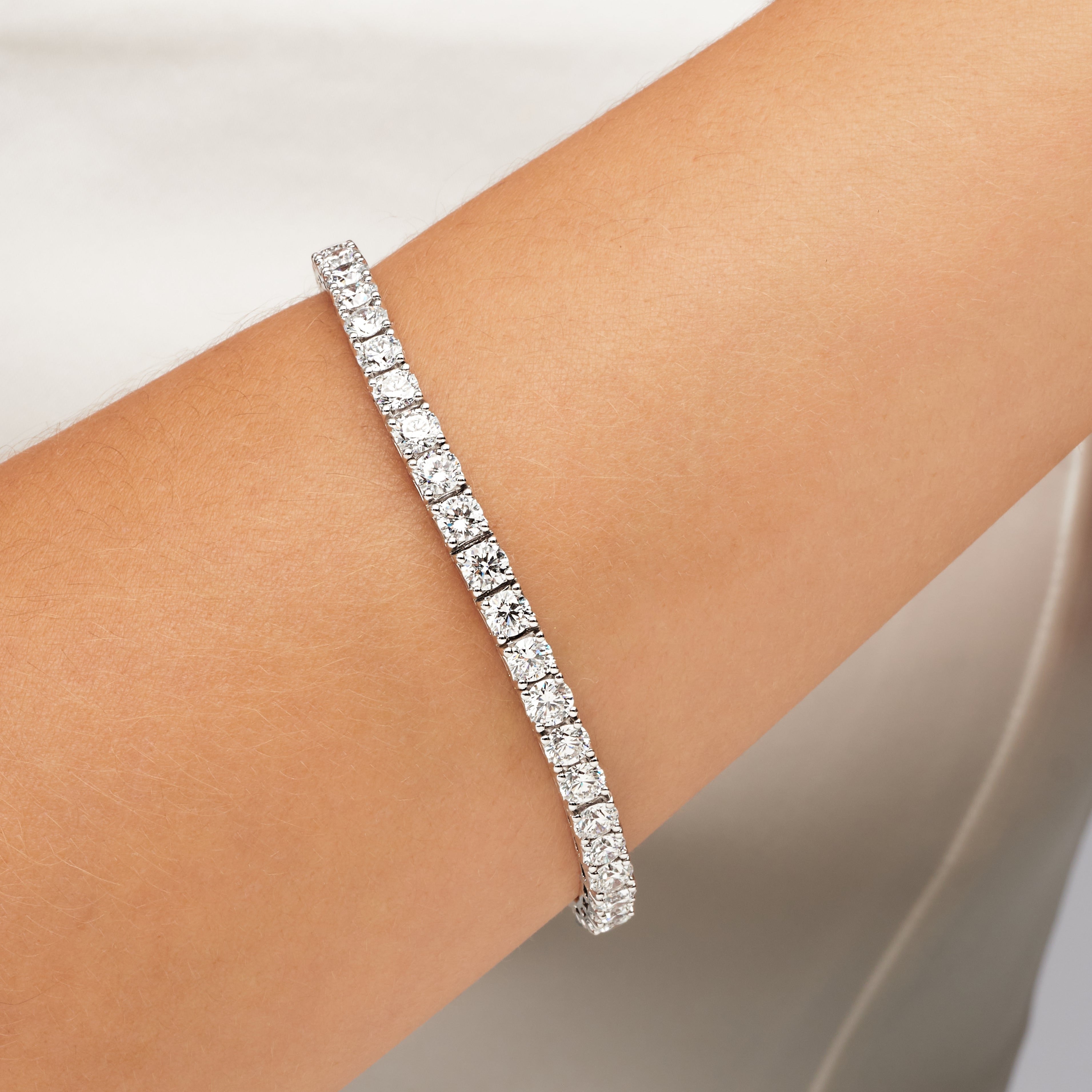 Round Brilliant Cut Diamond Bracelet In Platinum Ruthenium