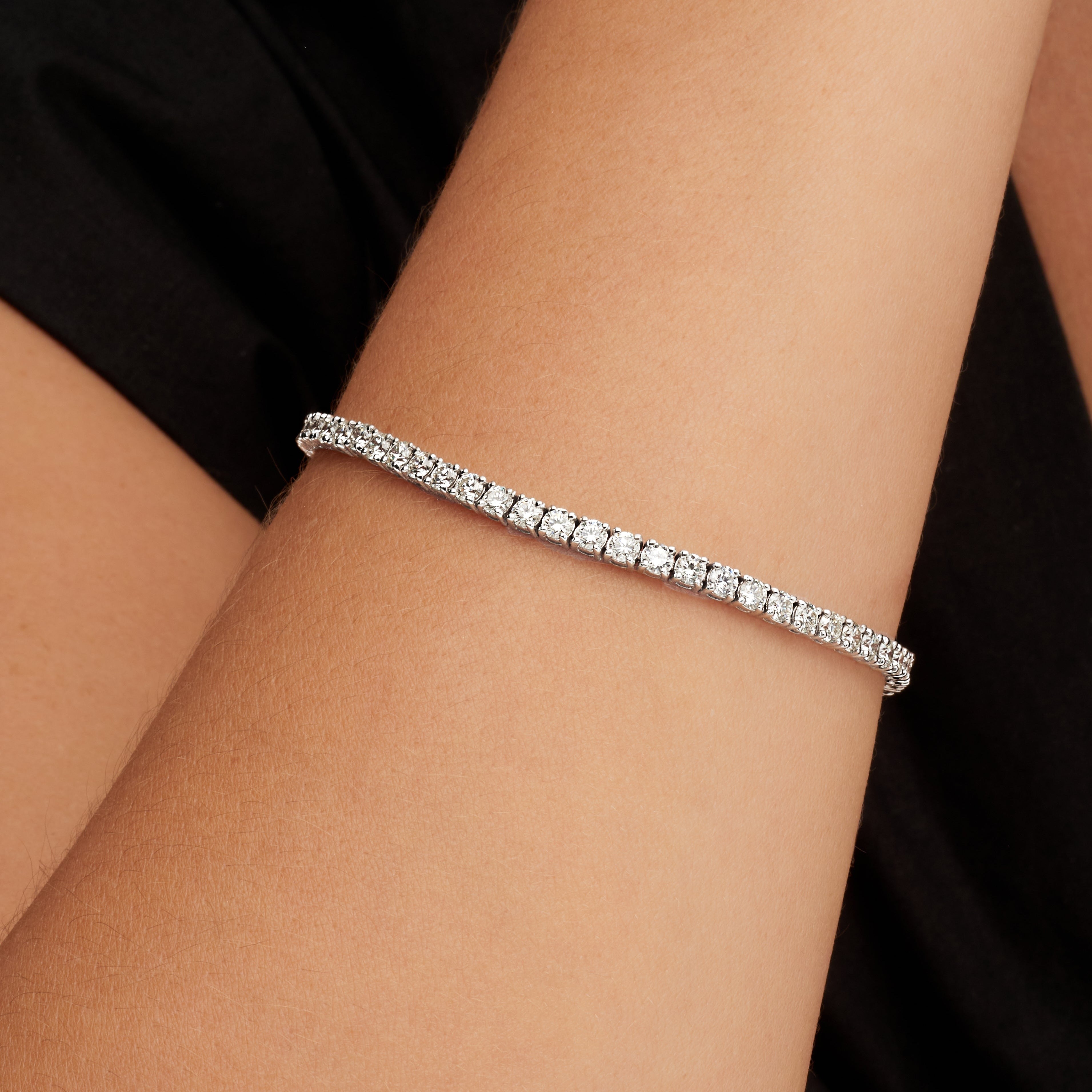 5.61 CT Round Cut Diamond Tennis Bracelet in White Gold