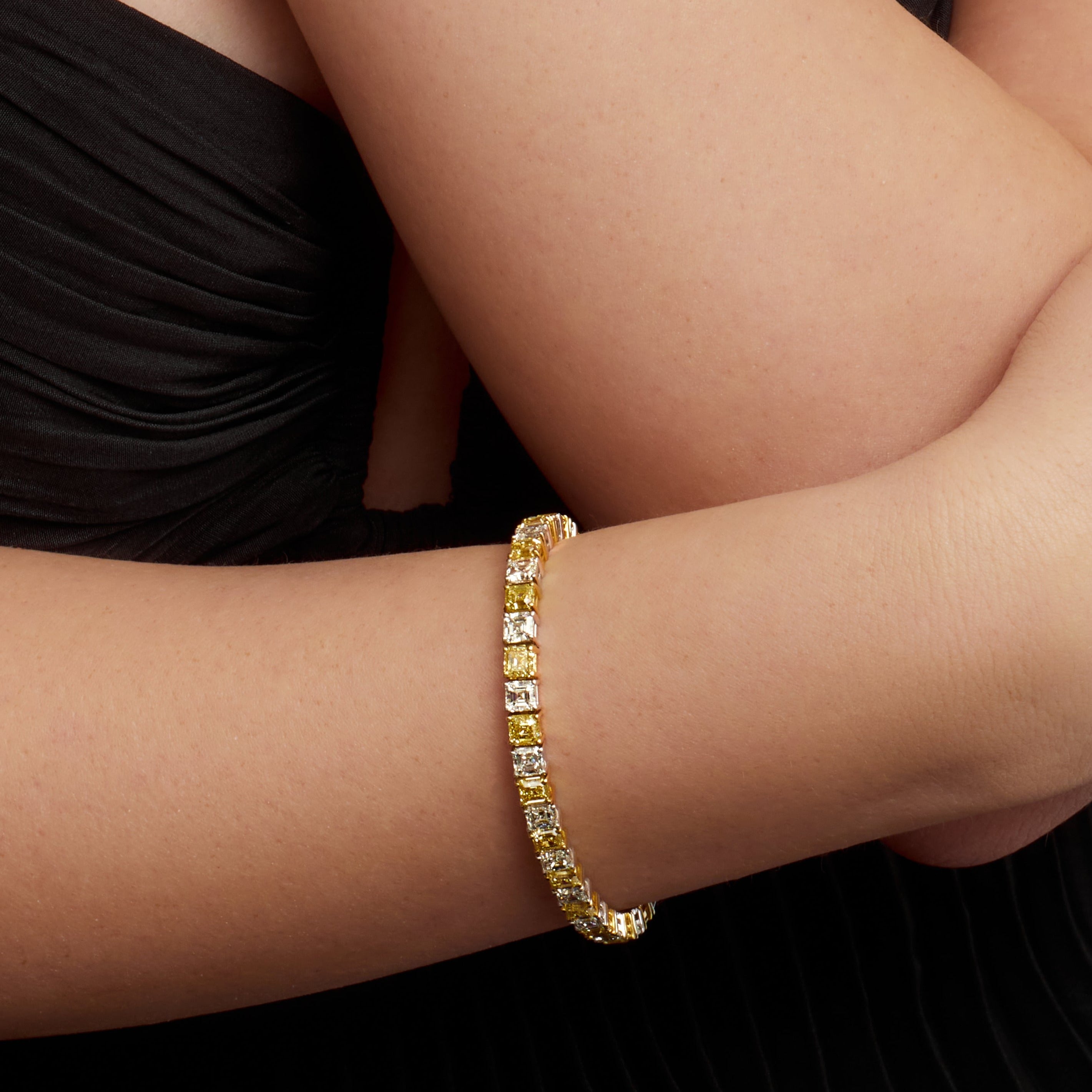Asscher Cut Alternating Fancy Yellow and White Diamond Tennis Bracelet in 18 Karat Yellow Gold