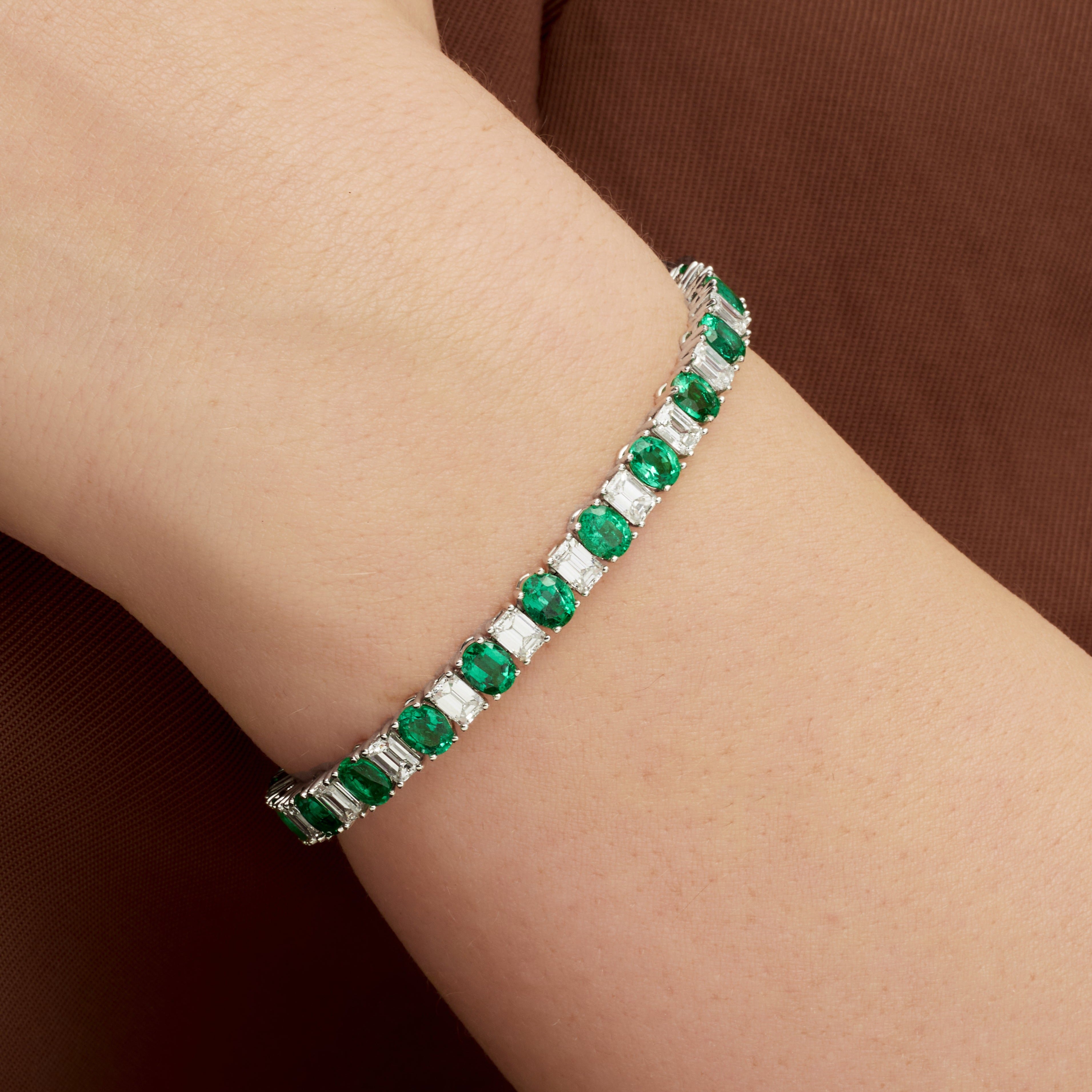 Alternating Oval Cut Emerald and Emerald Cut Diamond Tennis Bracelet in 18 Karat White Gold