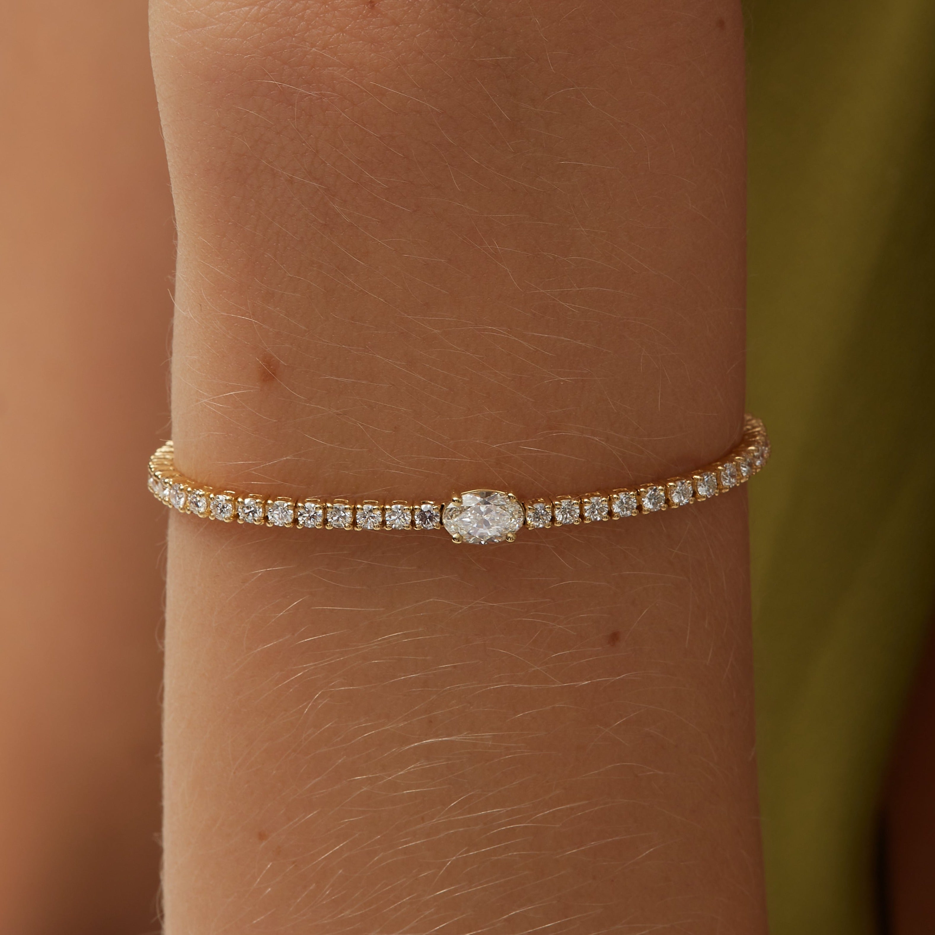2.87ctw Oval Cut Diamond Tennis Bracelet With Center Stone in 18K Yellow Gold