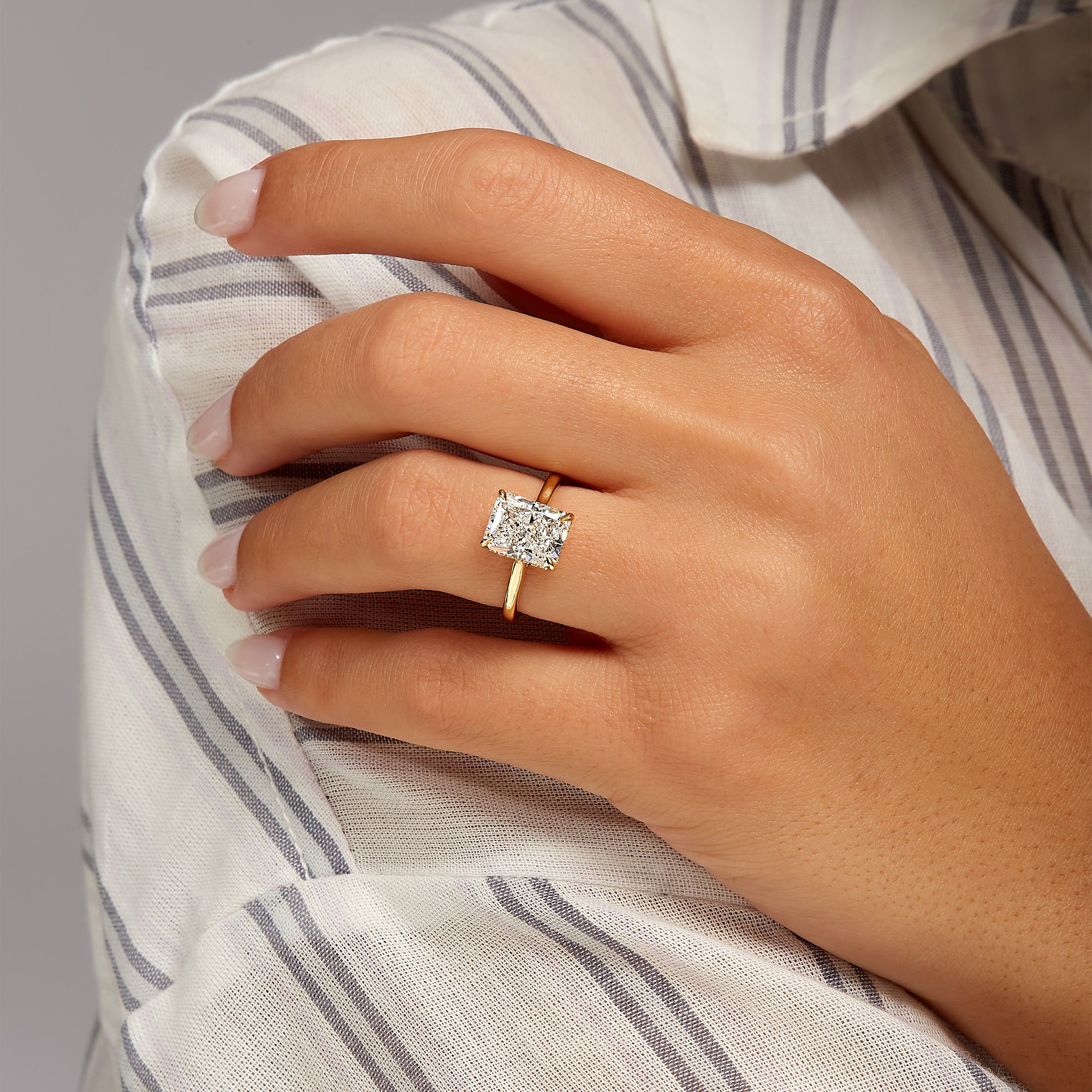 3.14ct Radiant Cut Diamond Hidden Halo Ring in 18k Yellow Gold Band, GIA Certified
