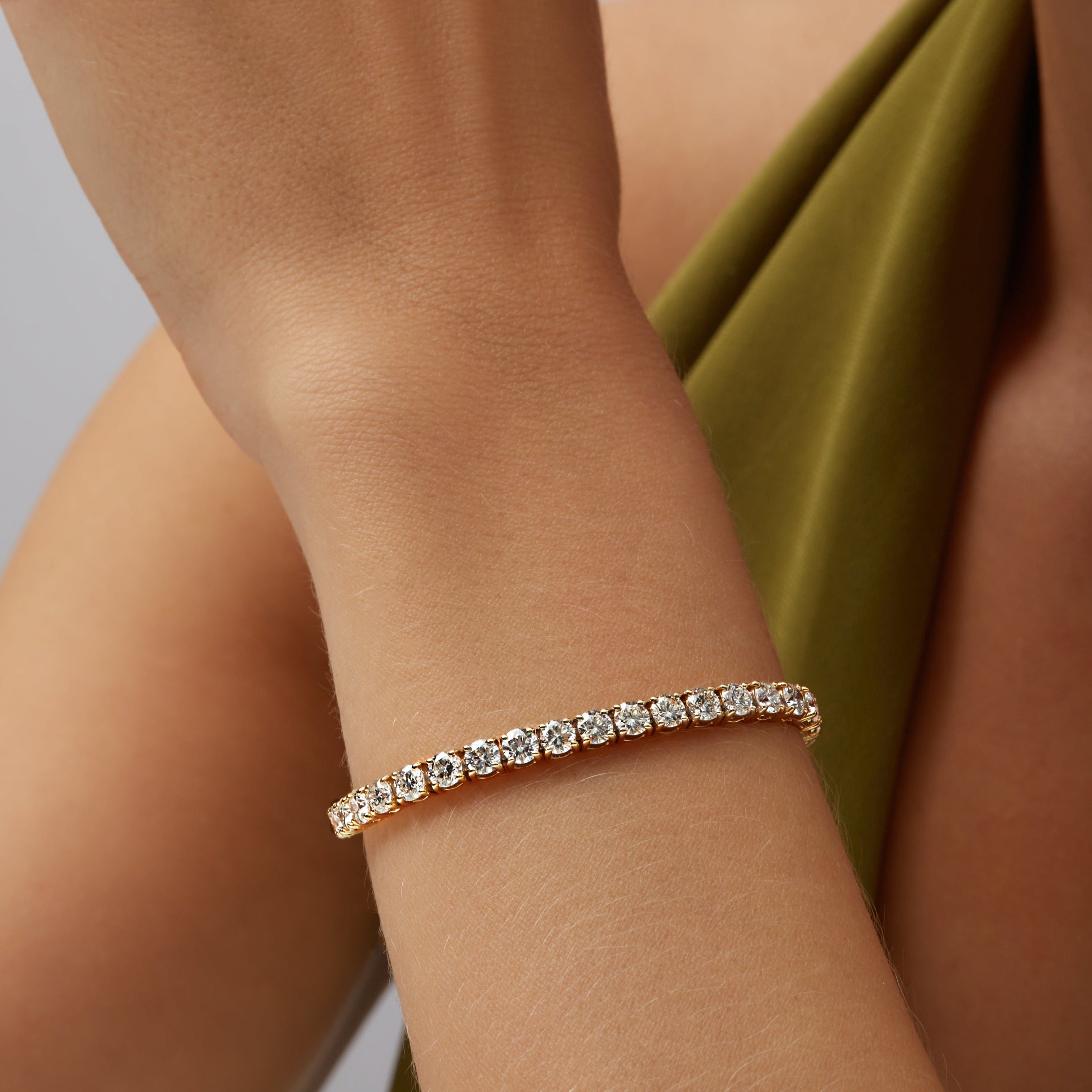 8.75ctw Round Brilliant Cut Diamond Tennis Bracelet in 18K Yellow Gold