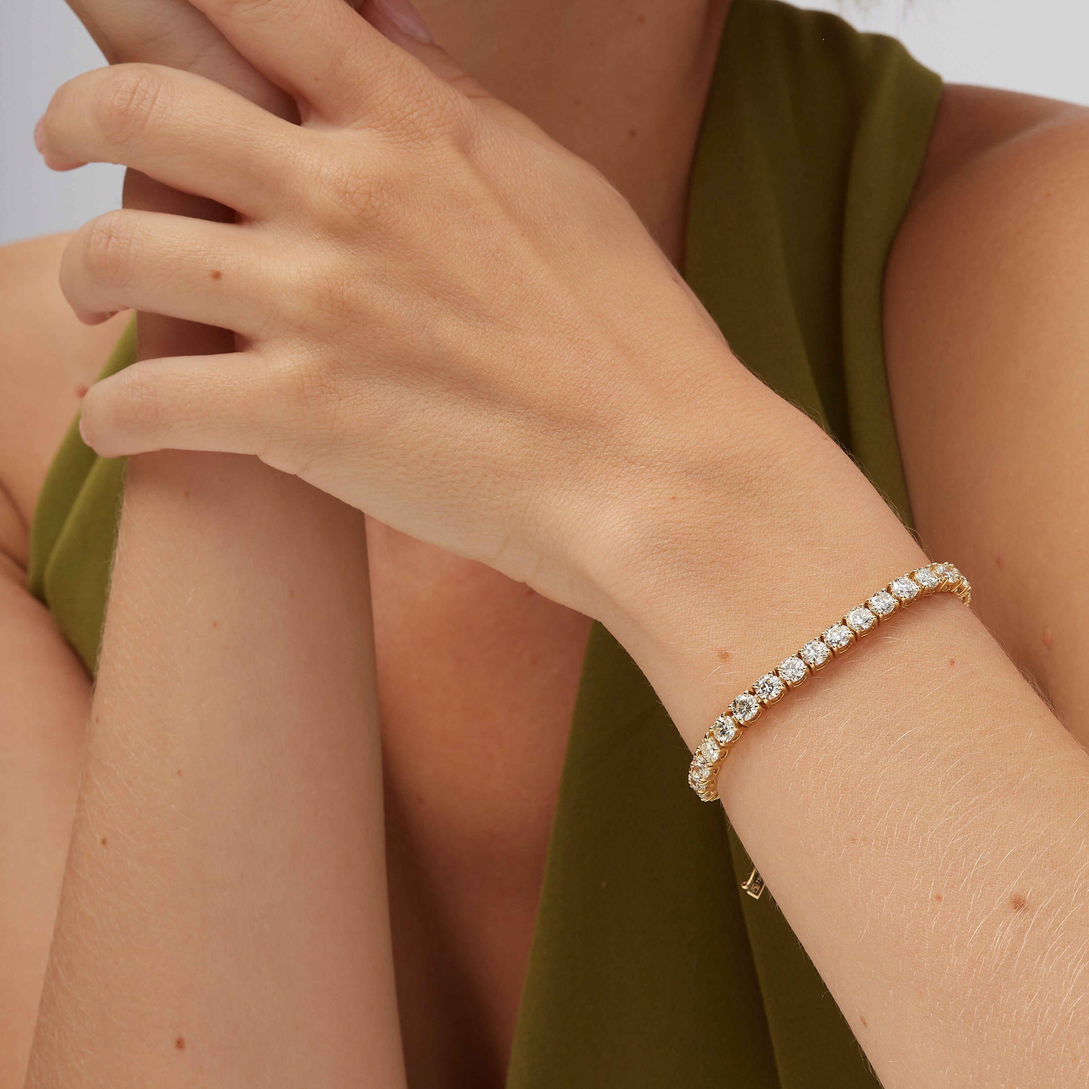 11.08ctw Round Brilliant Cut Diamond Tennis Bracelet in 18K Yellow Gold