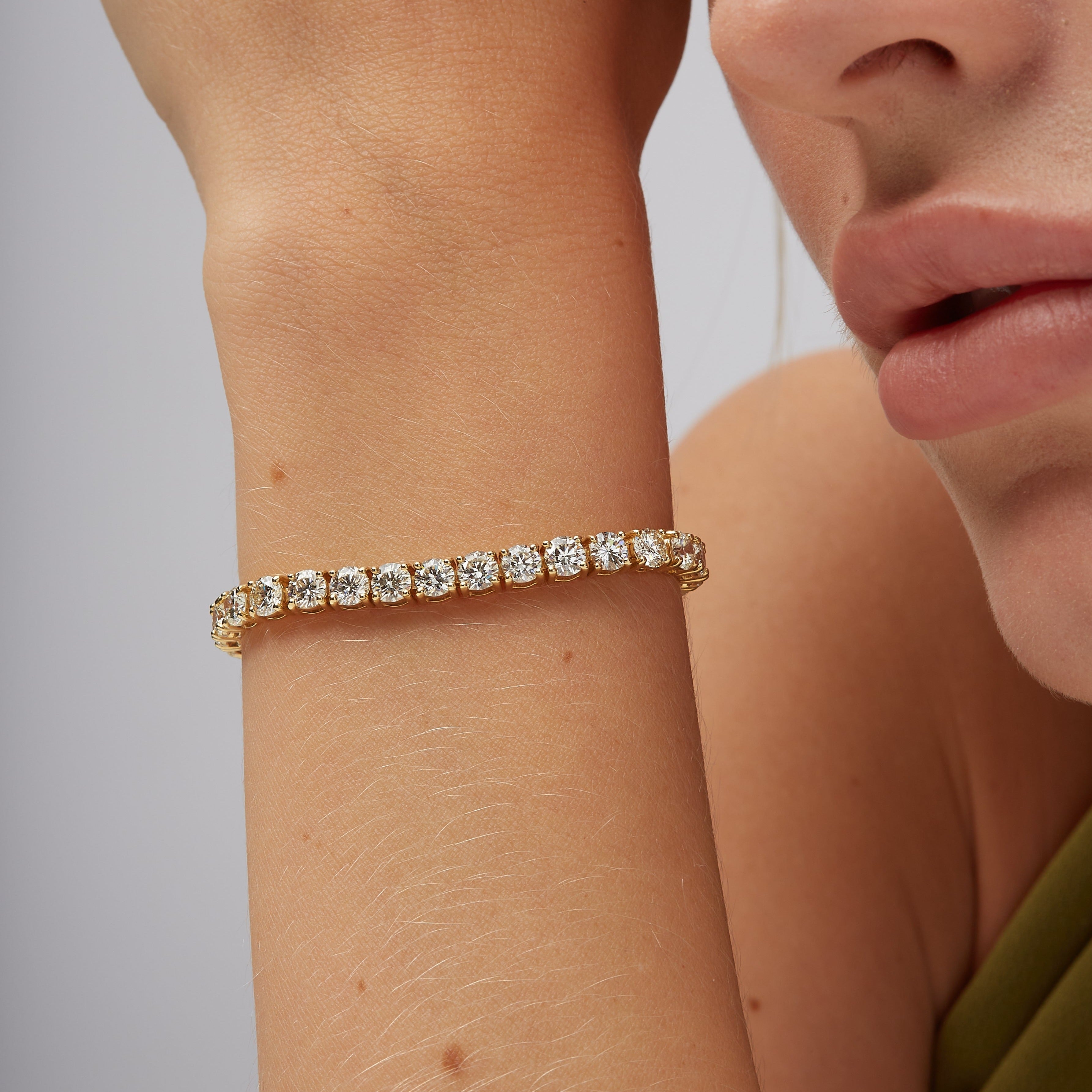 11.08ctw Round Brilliant Cut Diamond Tennis Bracelet in 18K Yellow Gold