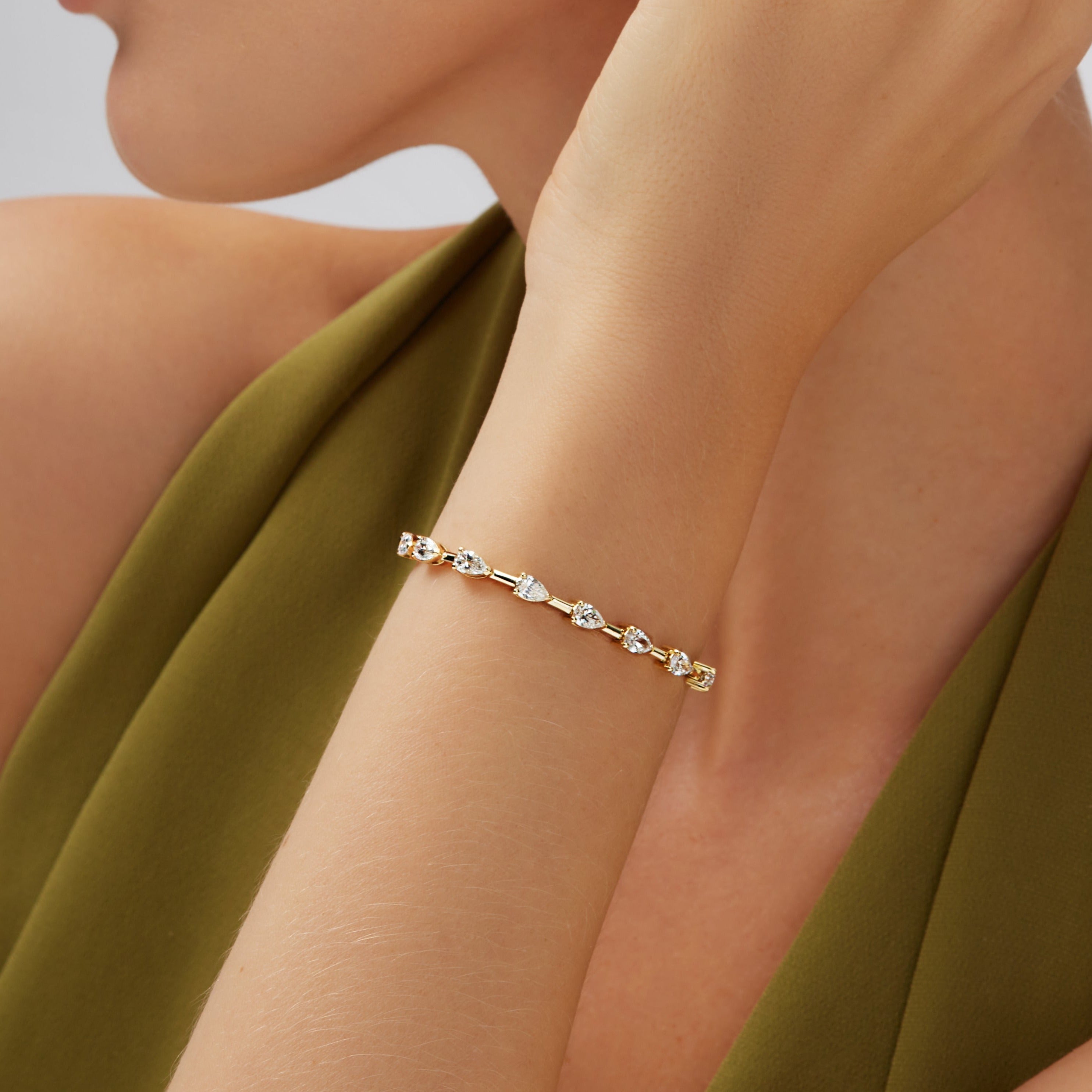 4.79ctw East-West Pear Cut Diamond Tennis Bracelet in 18K Yellow Gold