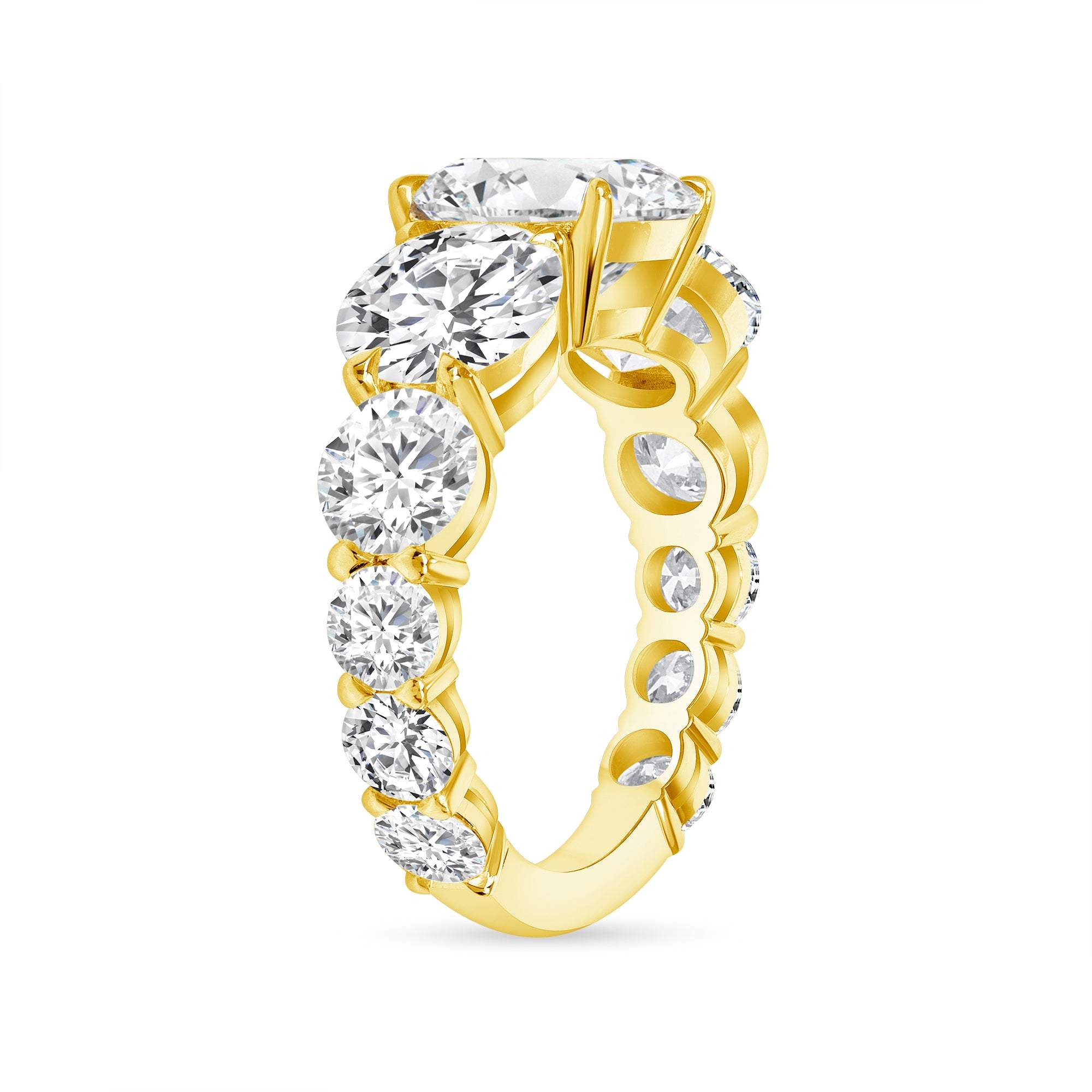 11 Stone Round Brilliant Cut Diamond Ring in 18k Yellow Gold Band