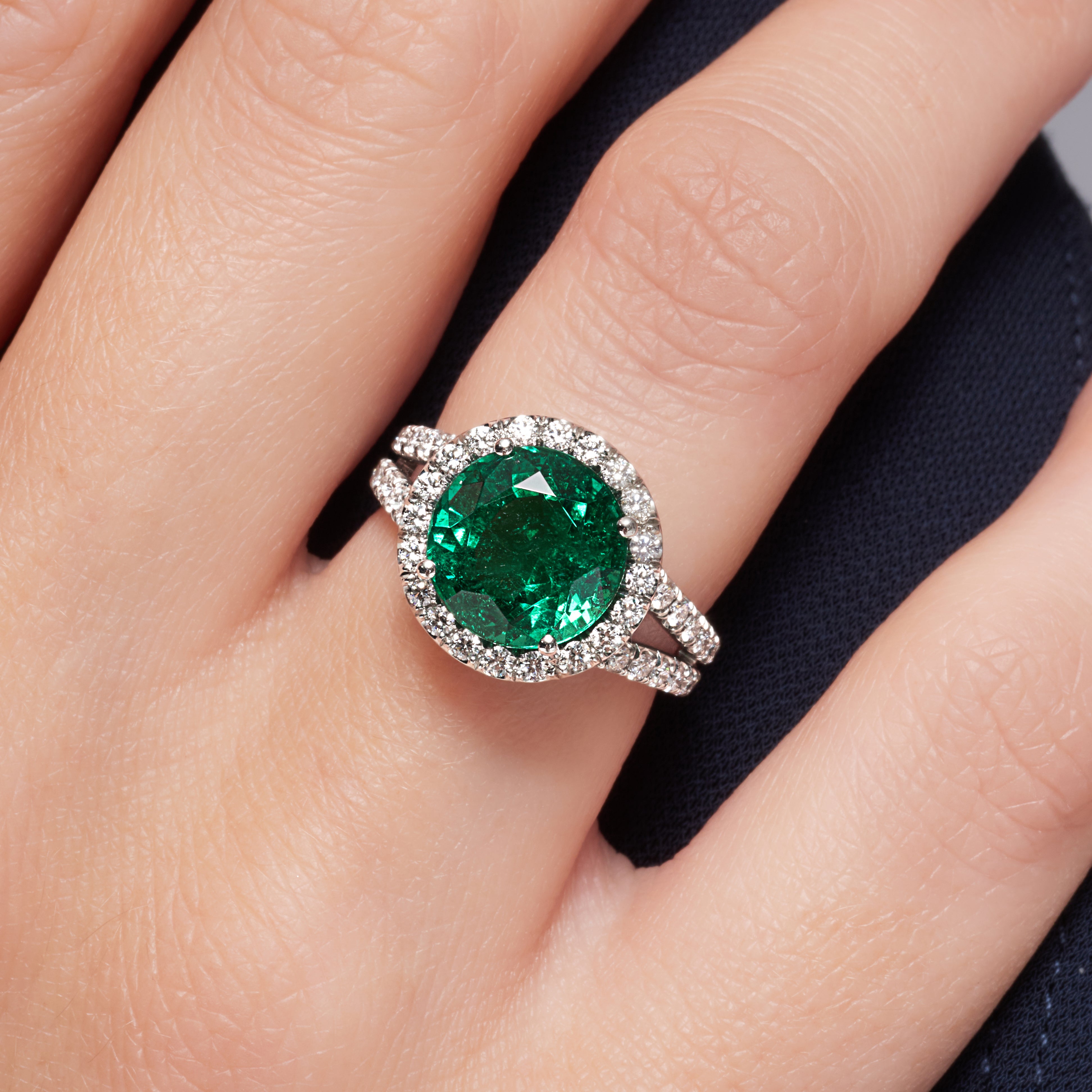 Round Green Emerald Diamond Halo Ring In Platinum