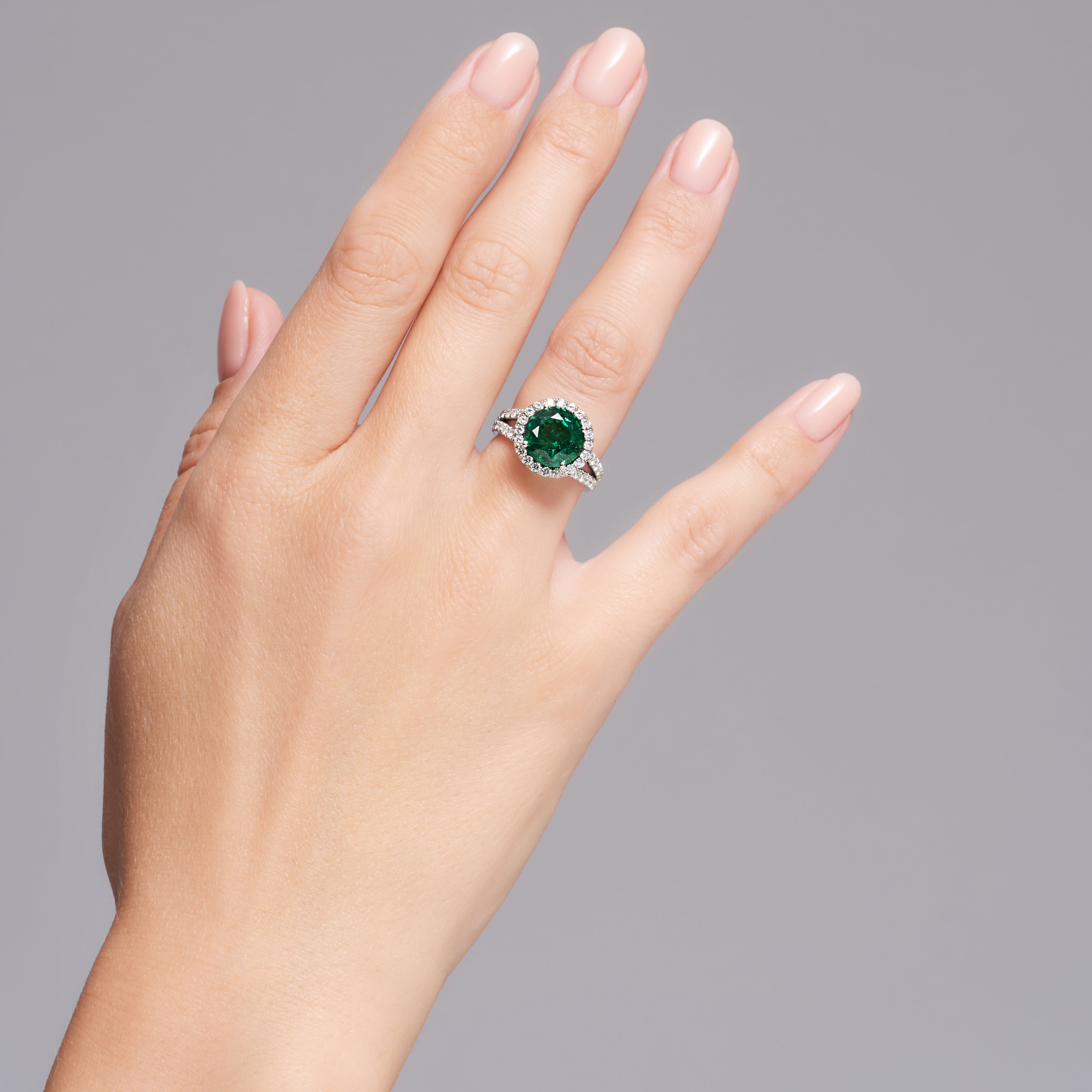 Round Green Emerald Diamond Halo Ring In Platinum