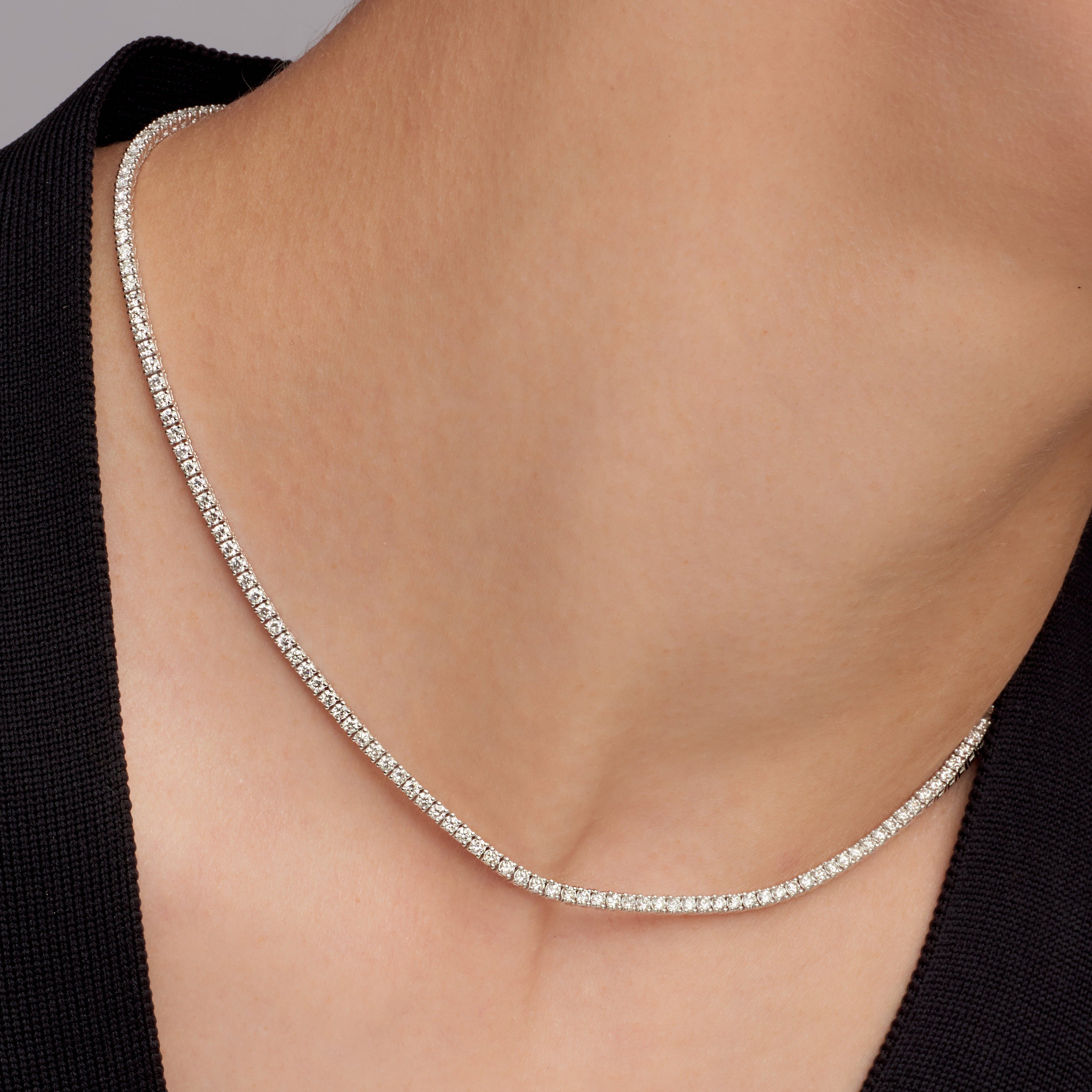 Round Brilliant Cut Diamond Tennis Necklace in Platinum